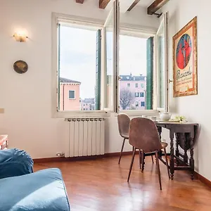 7 Windows On By Lionhost Appartement Venise